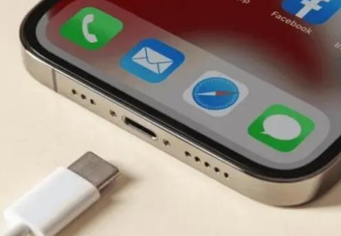 夹江苹果15维修分享iPhone15改USB-C接口后能和安卓用户互借充电器吗 